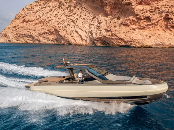 Sacs Rebel 47 Freedom and Power at Sea 01