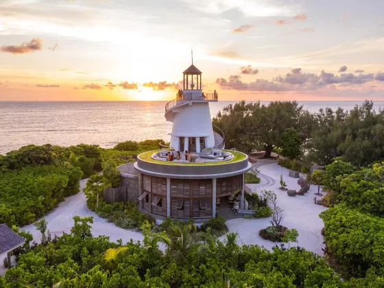 09 THE DESROCHES SUITE