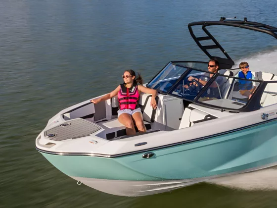 1 YAMAHA 222 S BOAT