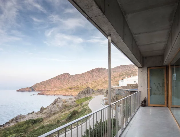 Concrete House Modern Minimalism on Spains Coast 09