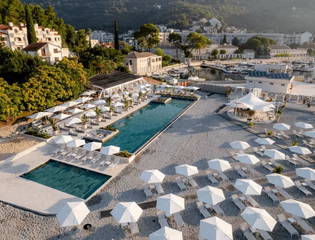 Lazure Hotel Marina 04 min