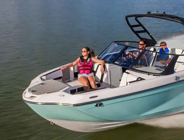 1 YAMAHA 222 S BOAT