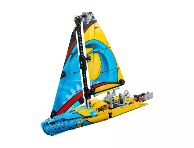 1 LEGO Technic Racing Yacht