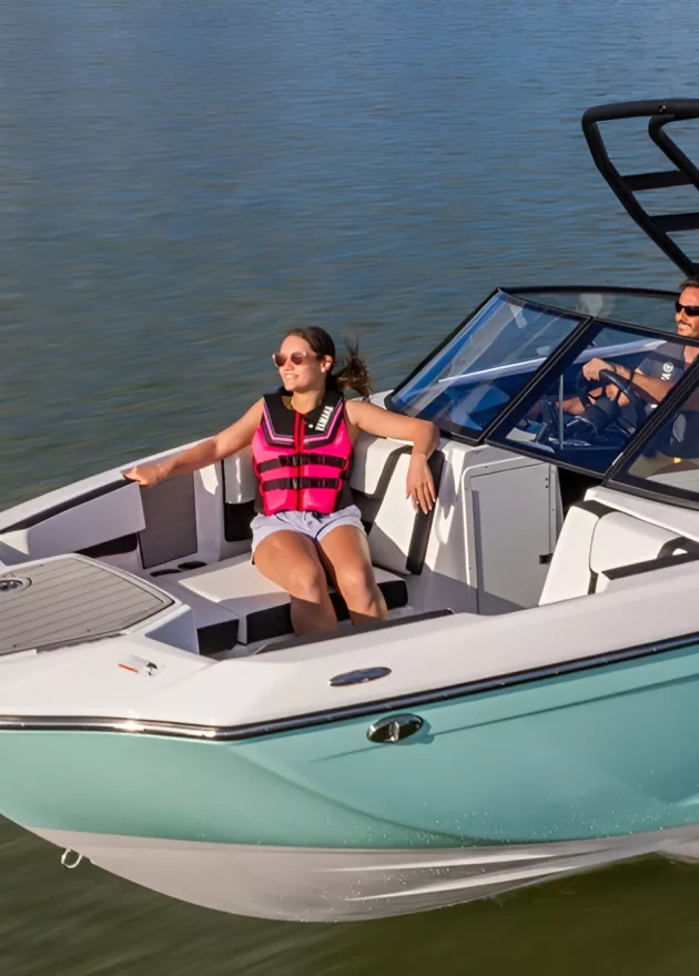 1 YAMAHA 222 S BOAT