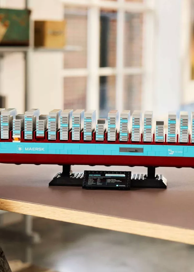 1 LEGO Maersk Dual Fuel Container Vessel