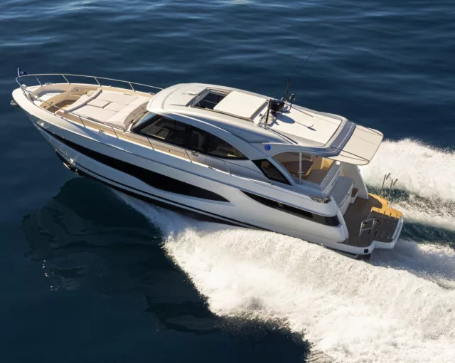 Riviera 4300 Sports Express Where Luxury Meets Adventure 01