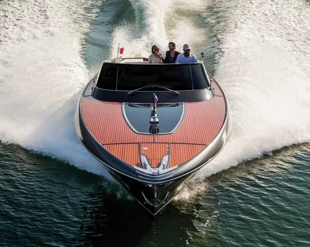 Riva Rivamare Timeless Elegance on the Water 01