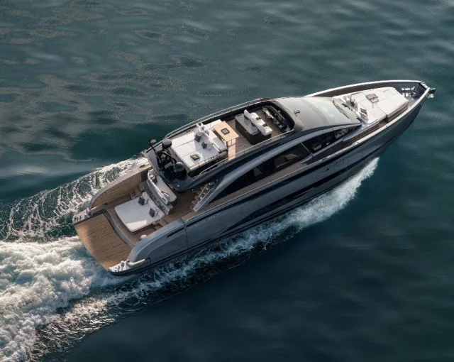 Pershing GTX70 Power Elegance and Open Air Freedom 01