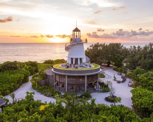 09 THE DESROCHES SUITE