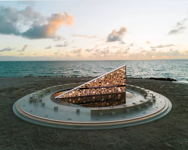01 THE LIBRARY OF US ES DEVLIN S MONUMENTAL MIAMI BEACH INSTALLATION