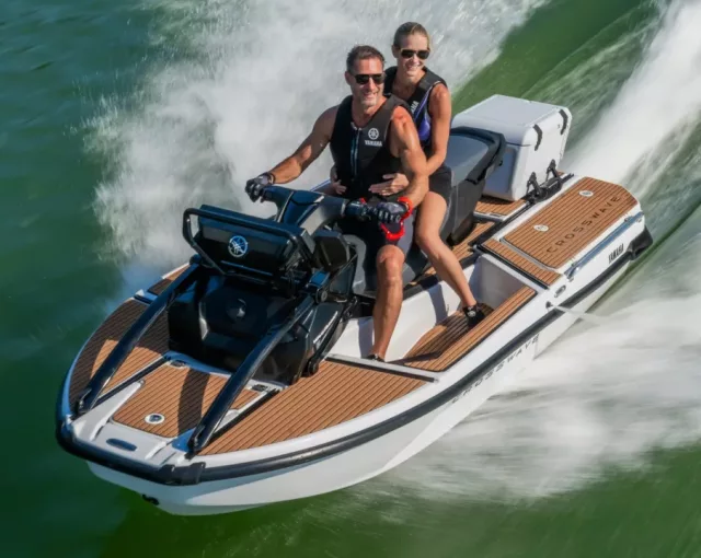 Yamaha Cross Wave 01