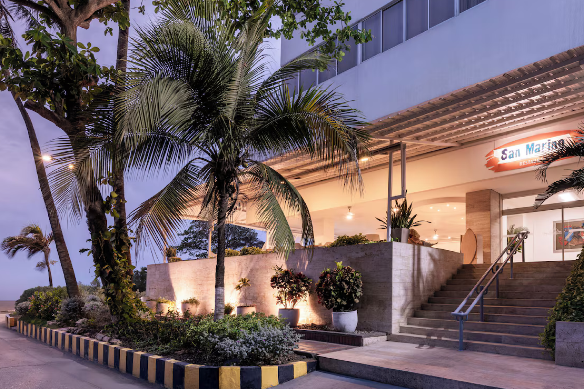 Hotel Capilla del Mar, ranked among the Best Beach Resorts in Cartagena, located near Bocagrande Beach with palm-lined entrances and ocean-view balconies.