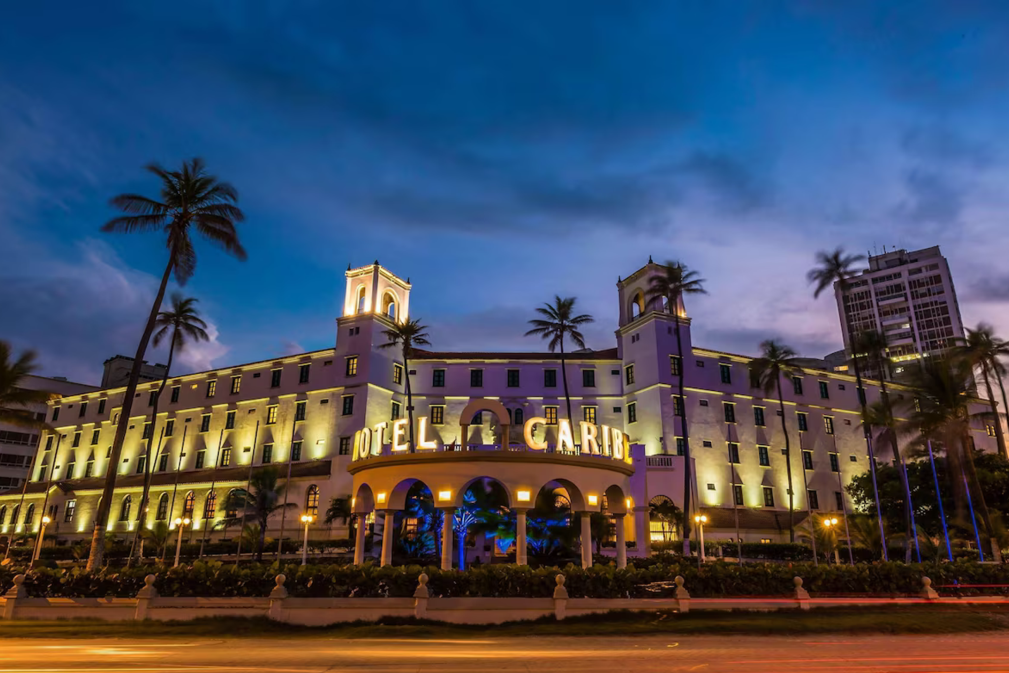 Hotel Caribe By Faranda Grand, one of the Best Beach Resorts in Cartagena, featuring colonial-style architecture, tropical gardens, and beachfront elegance.