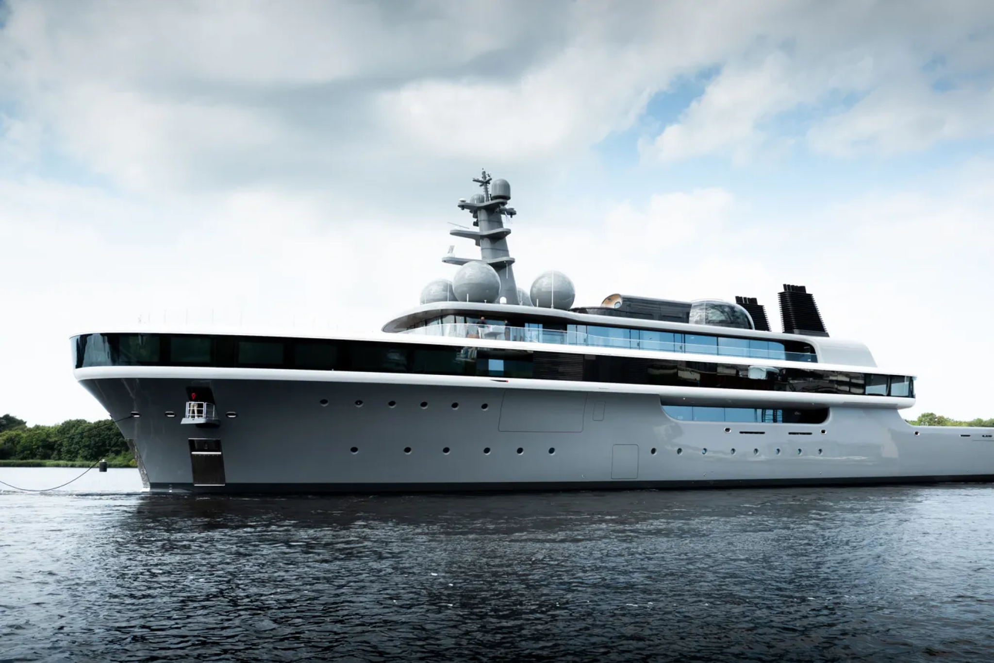 Project Cosmos, a 114.2-meter Lürssen superyacht with explorer-style design and curved glass features, representing innovation among major superyachts expected to launch in 2026.