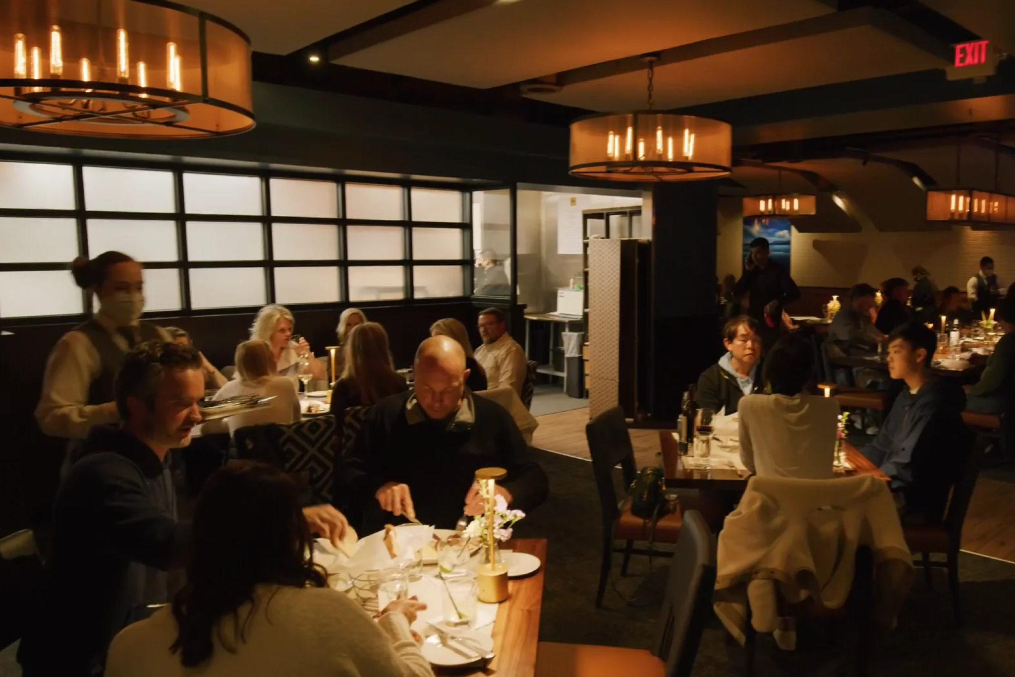 Classy ambiance at Ray’s in the City with fresh seafood entrees, highly rated among Atlanta, Georgia’s best seafood restaurants.
