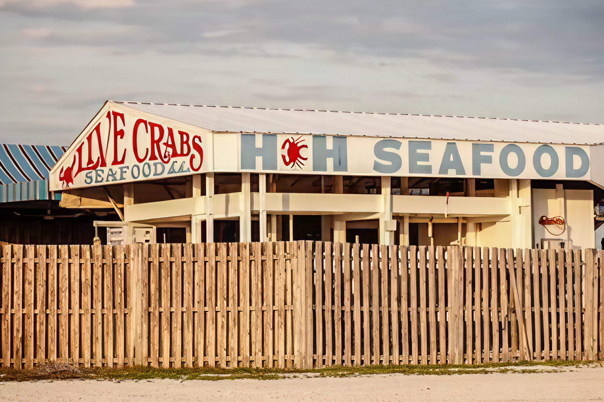 Rustic dockside building with “Live Crabs” signage at H & H Seafood, one of the Best Seafood Restaurants in Cape May, known for fresh blue crabs and casual outdoor dining.
